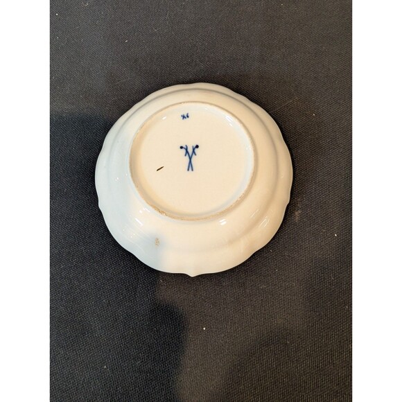 Pair Meissen Green Ivy Small Scalloped Dishes Late 19th Century – First Quality - Picture 4 of 9